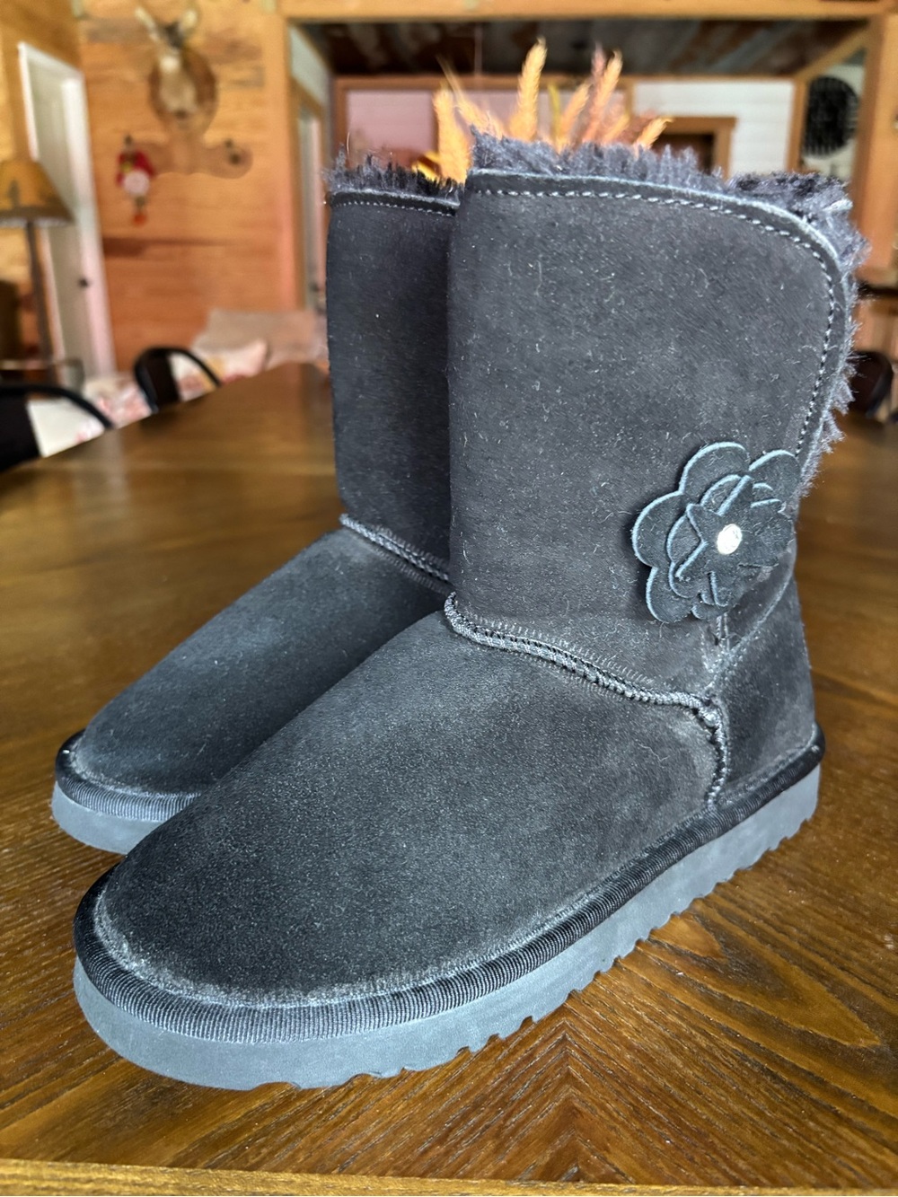 UGG Australia Black Suede Boots Women’s 8 Flower Detail Cozy Lined